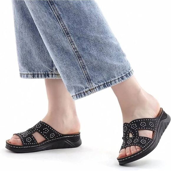 (22-2930)โ ๐ฅ3/$20๐ฅ MUSSHOE womens Wedge SZ 7 - Picture 1 of 12